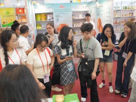扬翔食品首登广交会,各类美食引发围观